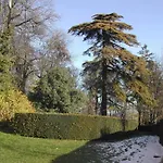 Charming Castle Stay, Robella