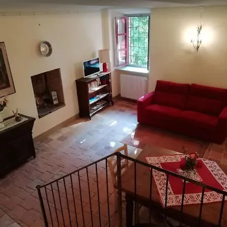 Charming Castle Stay, Robella