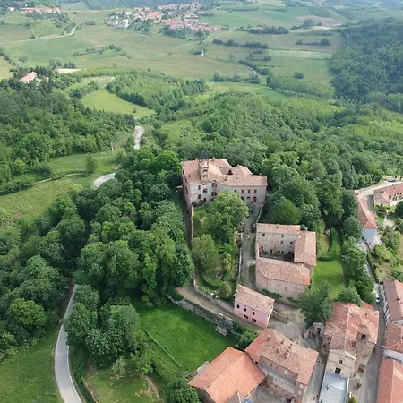 Feriehus Charming Castle Stay, *
