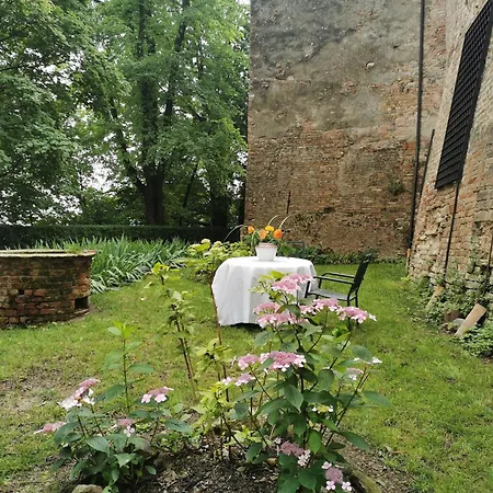 Charming Castle Stay, * Robella