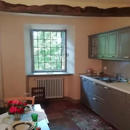 Charming Castle Stay, Robella