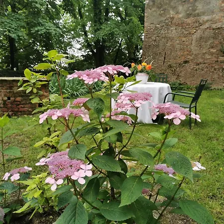 Charming Castle Stay, Feriehus