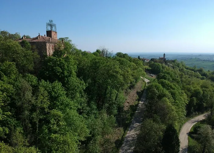 Charming Castle Stay, Semesterbostad *