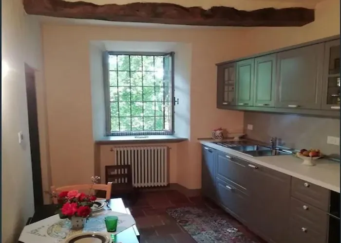 Charming Castle Stay, Robella
